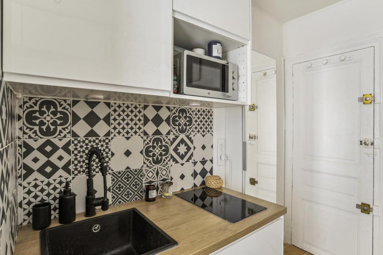 Small Comfortable Studio Near Eiffel Tower Paris Luaran gambar